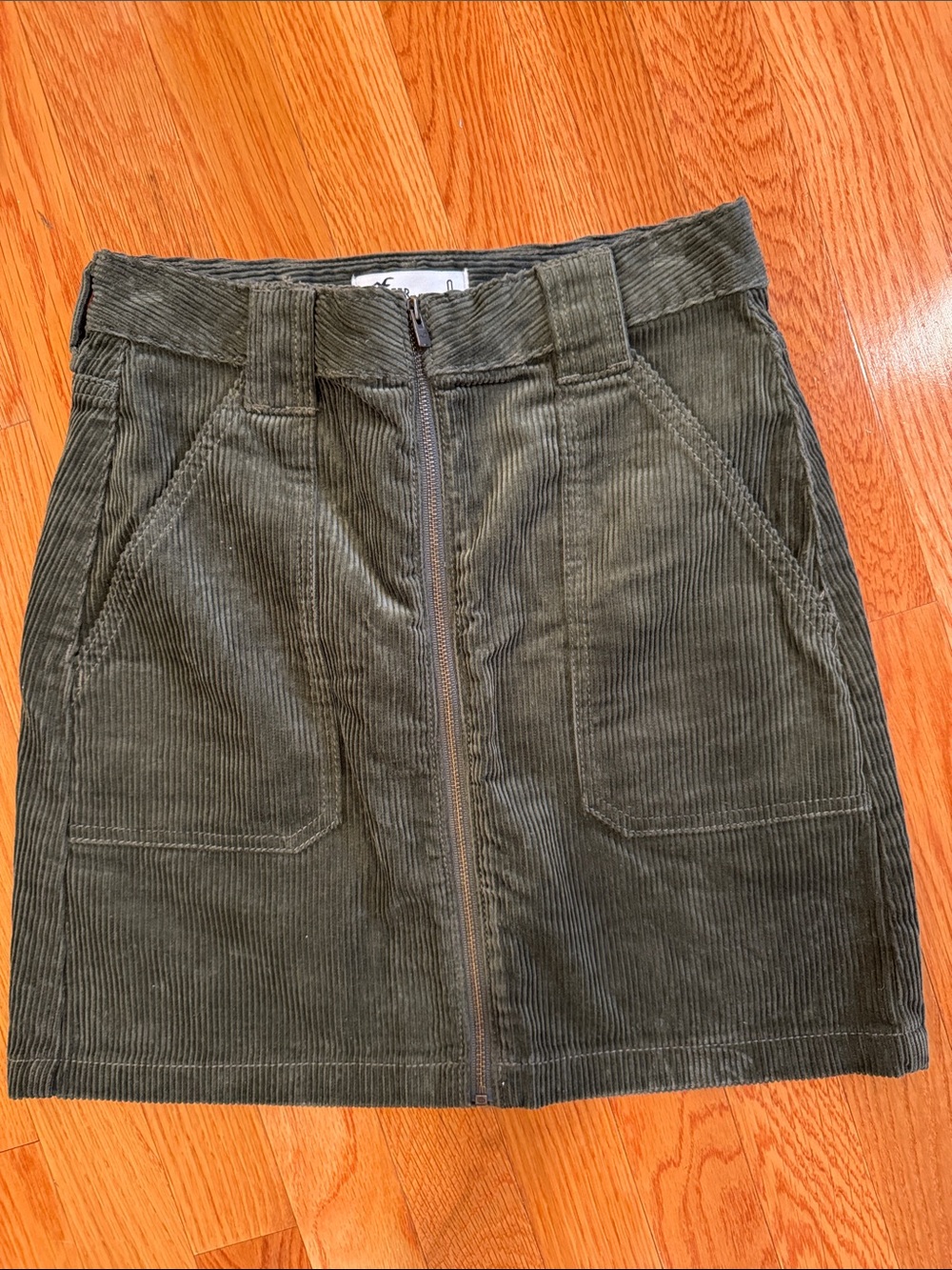 NWOT Hollister Olive Green High Waisted Corduroy Zip-Front Mini Skirt